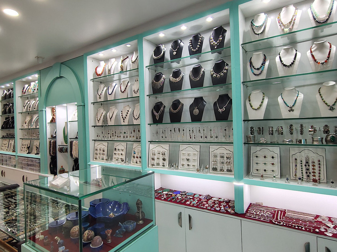 Gulzar Jeweller-坎多林必去景点