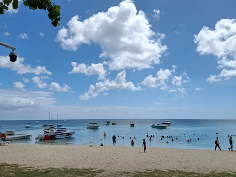 Plage de Trou aux Biches-卓欧毕雪必去景点