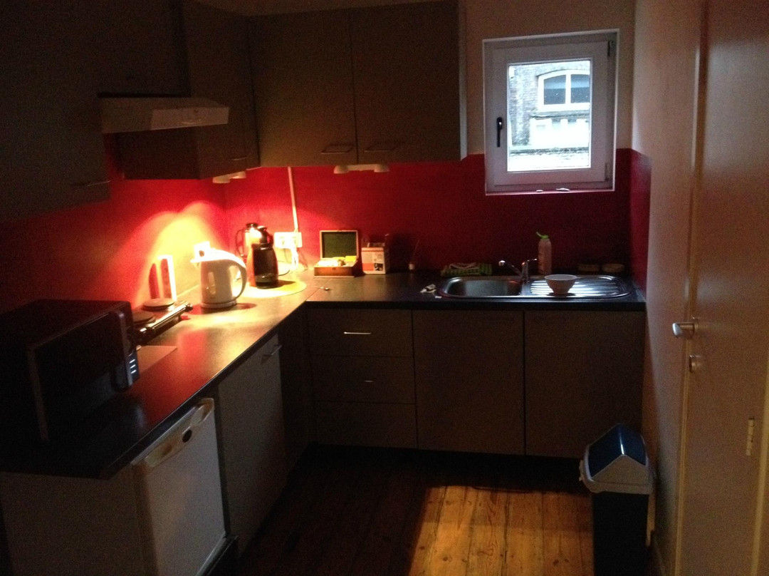 因为夜晚城市旅馆主图