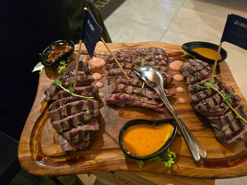 Edamus Steakhouse Pub