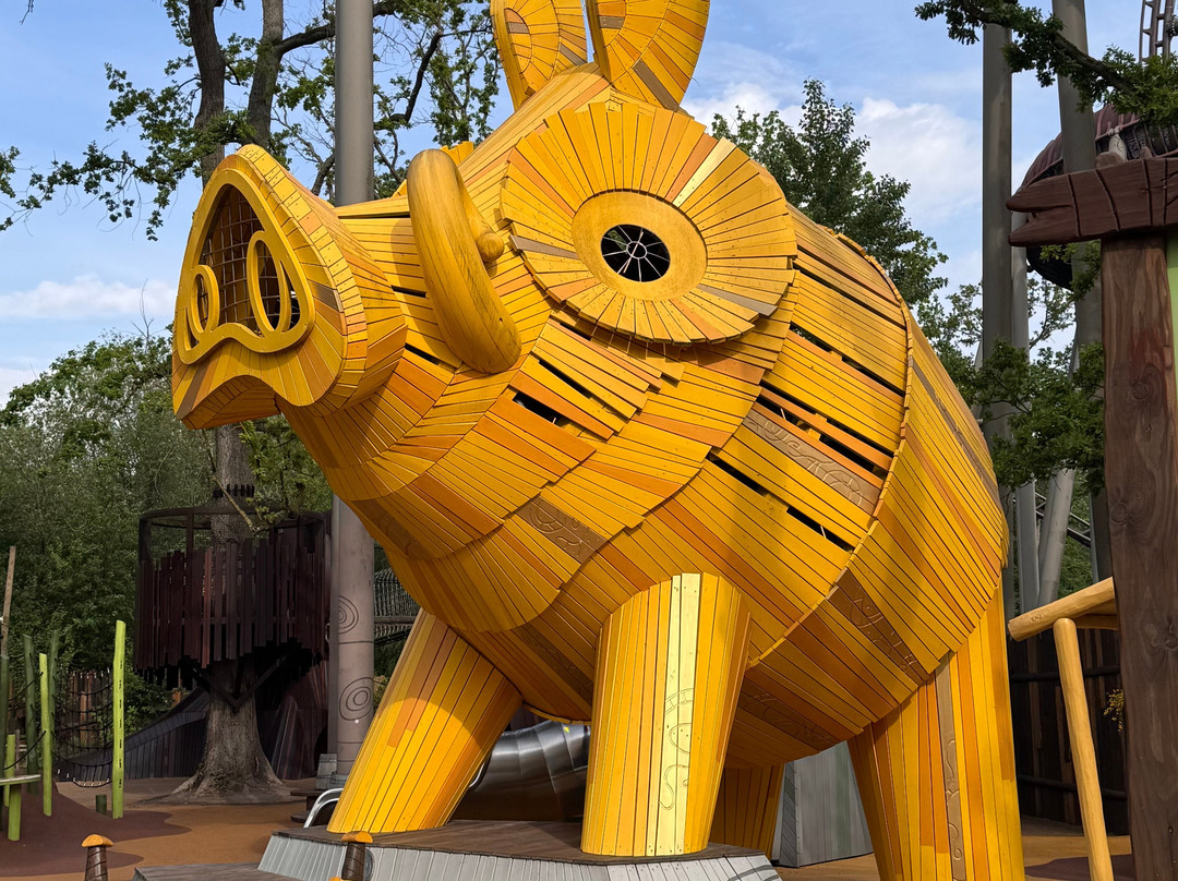 三只猫头鹰酒店主图