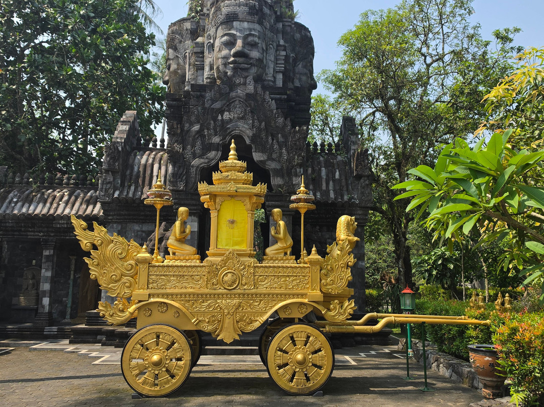 Mendut Buddhist Monastery-Mungkid必去景点
