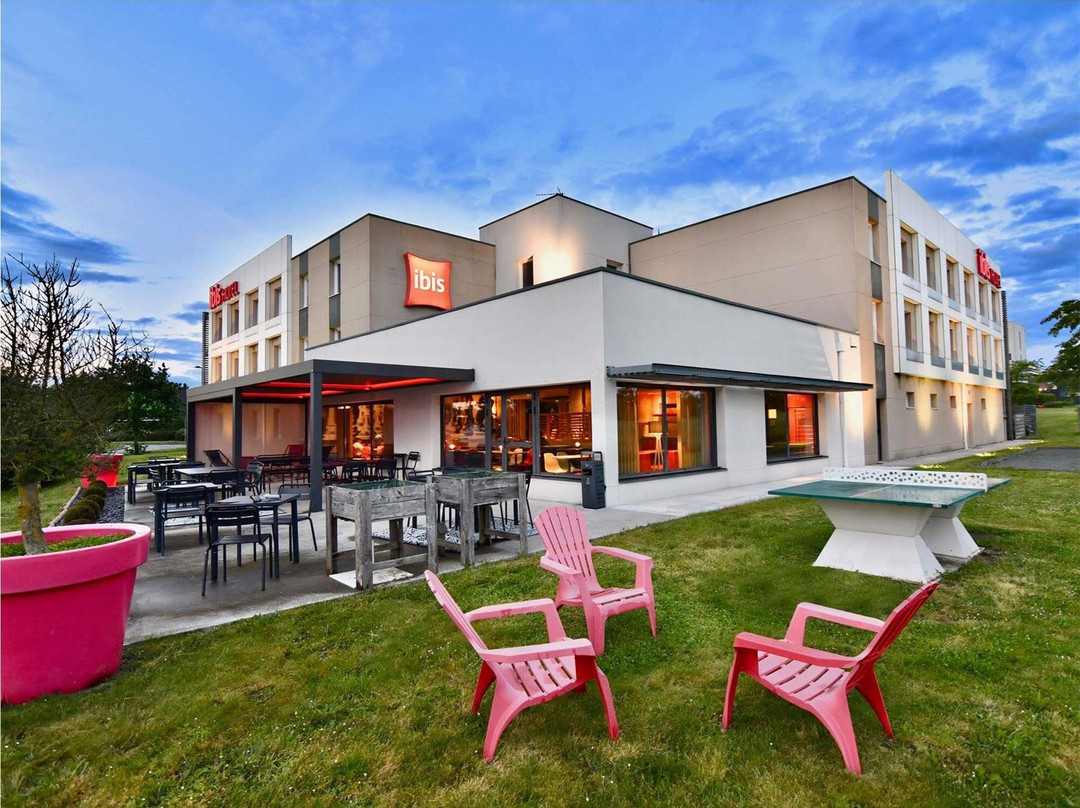 宜必思莱塞比耶酒店主图