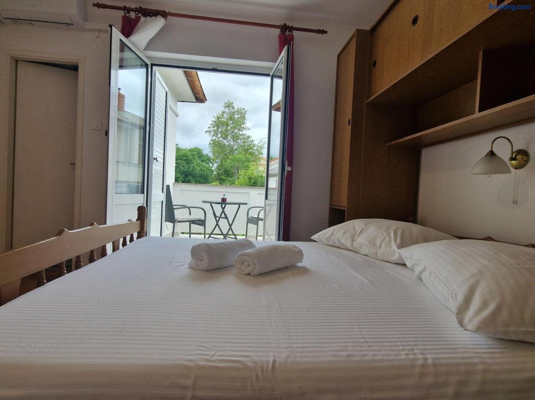 Rooms Neda Rab