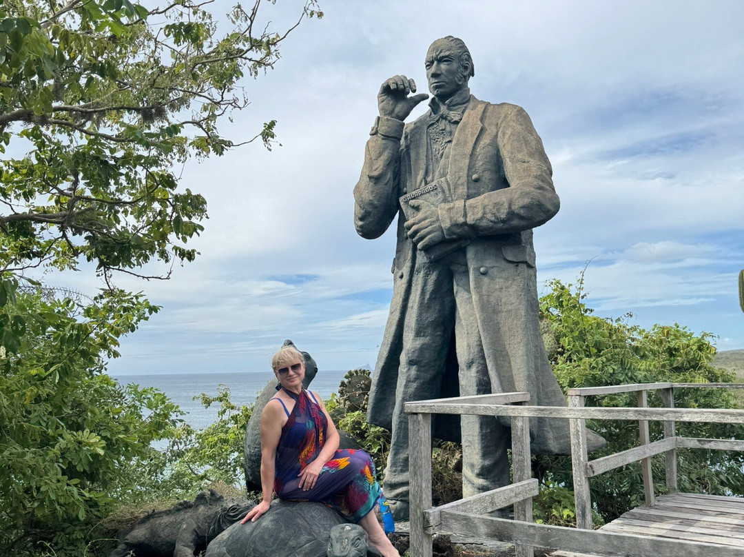 Estatua de Charles Darwin-Puerto Baquerizo Moreno必去景点