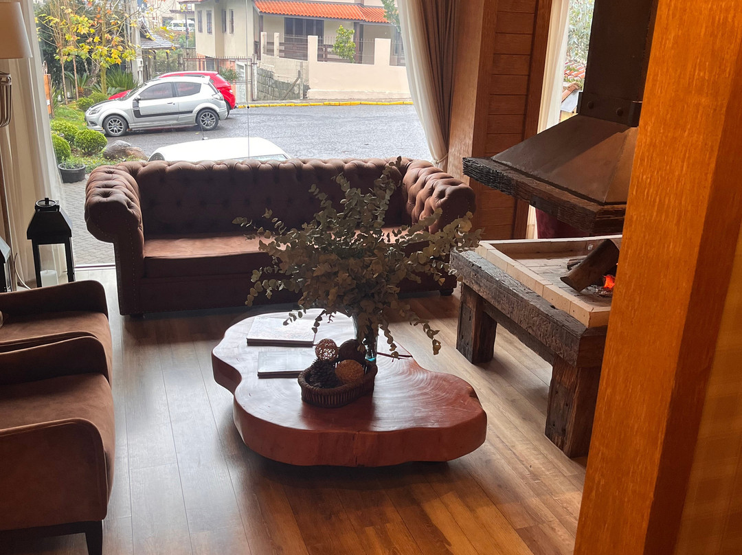 穆勒大叔小屋酒店主图