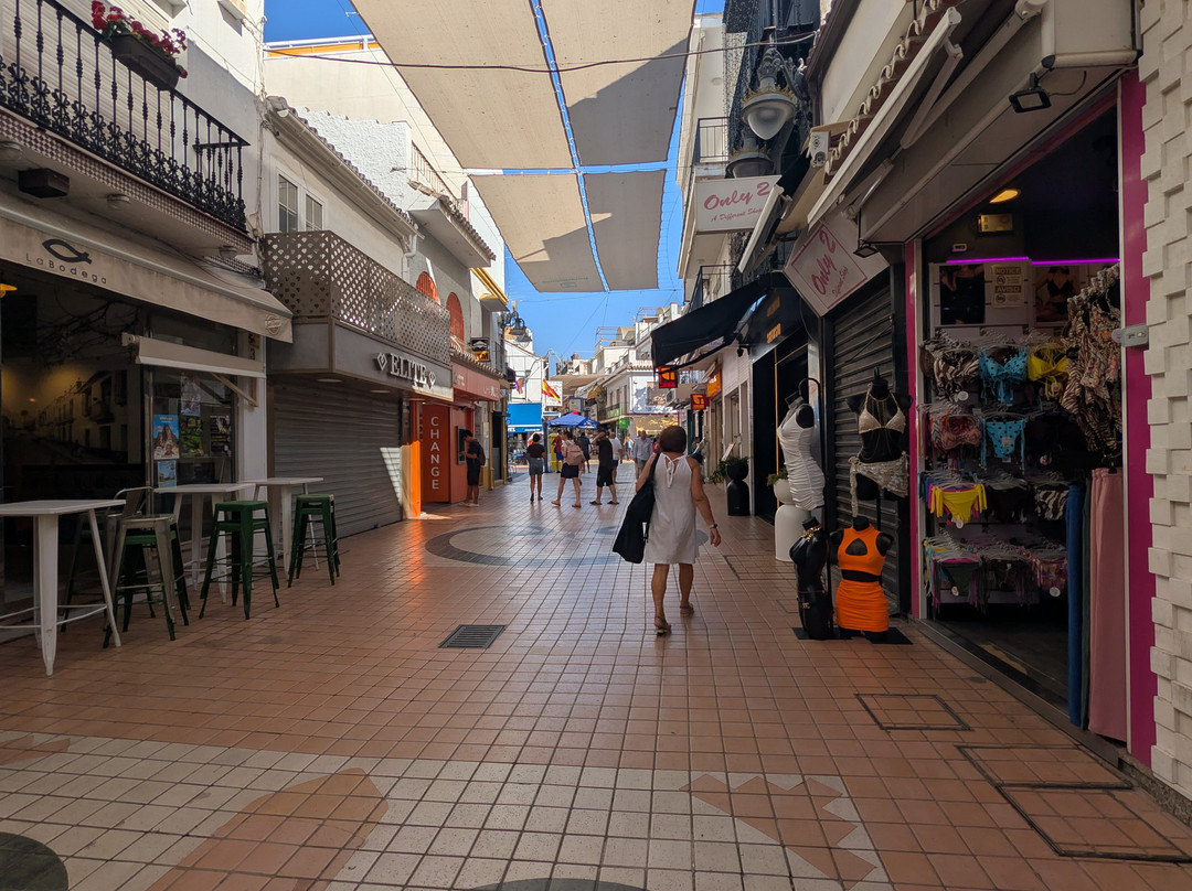 Calle San Miguel-托雷莫里诺斯必去景点