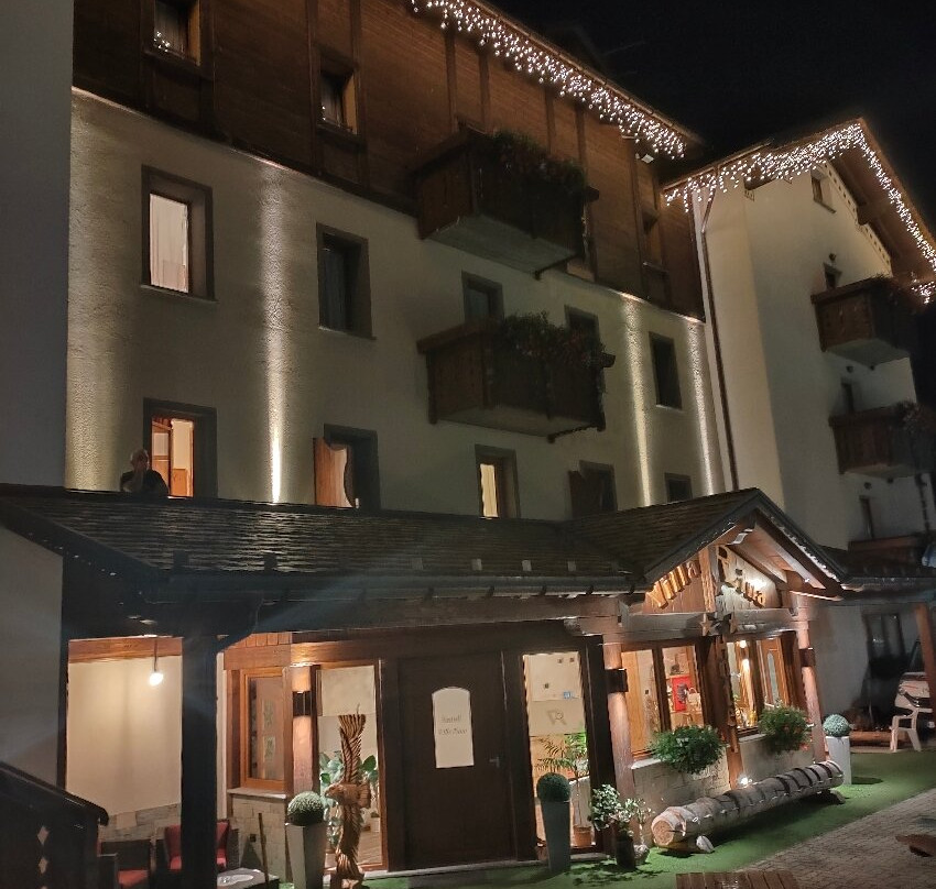 瑞纳别墅酒店主图
