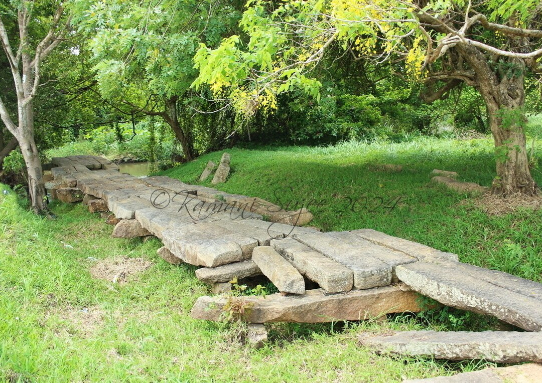 Gal Palama Stone Bridge-阿努拉德普勒圣城必去景点
