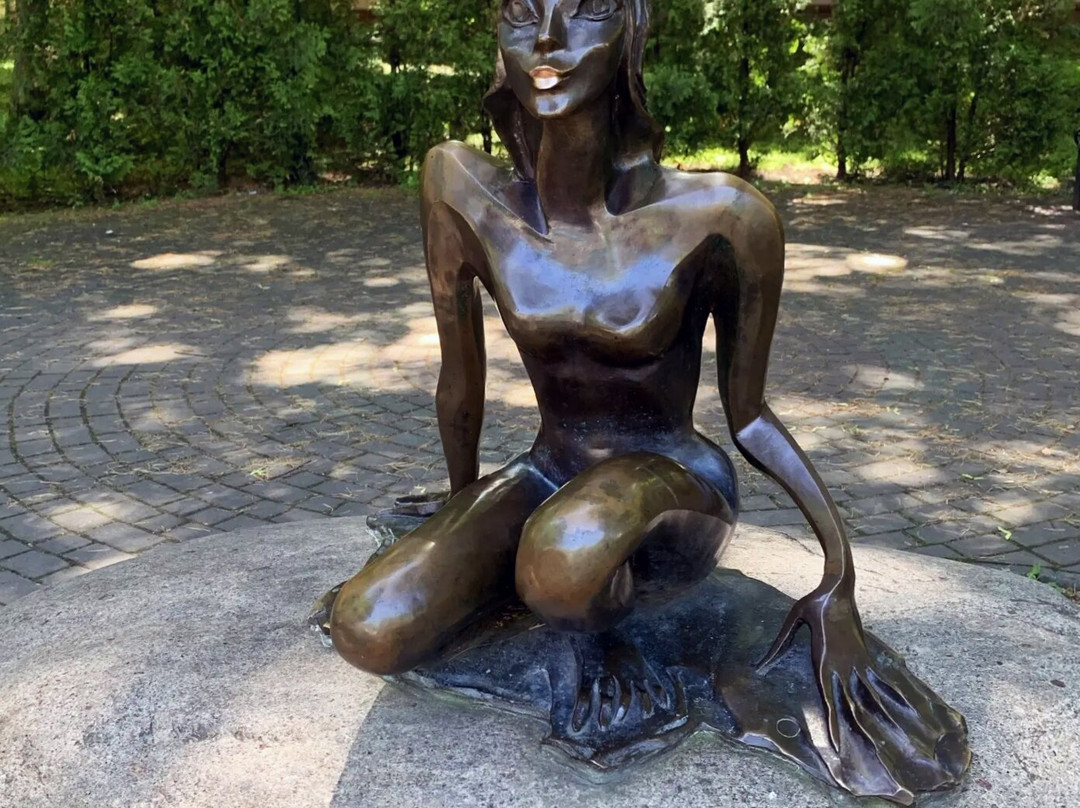 Sculpture Tsarevna-Lyagushka-斯韦特洛戈尔斯克必去景点