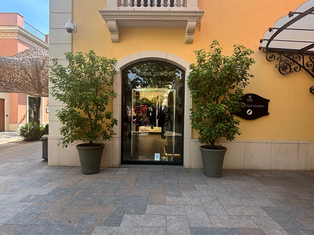 La Roca Village-拉罗卡德尔瓦列斯必去景点