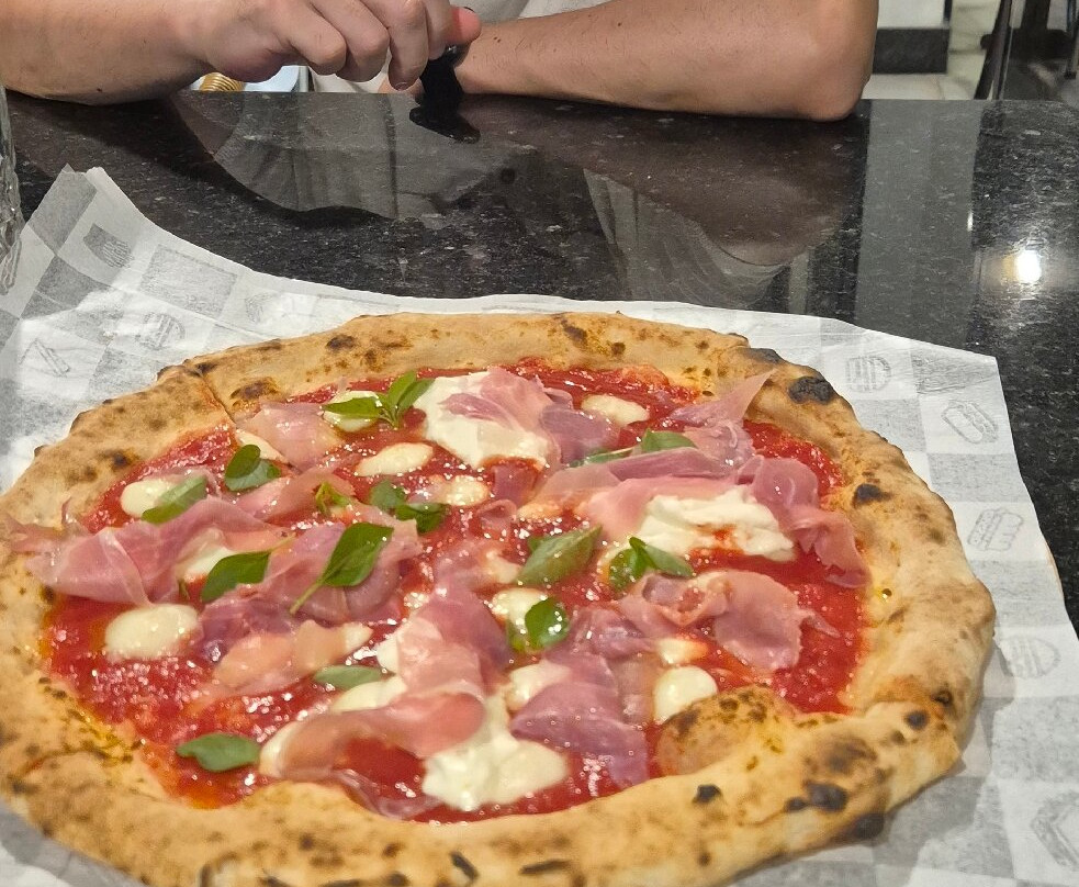 Lutty Pizzaria Napoletana