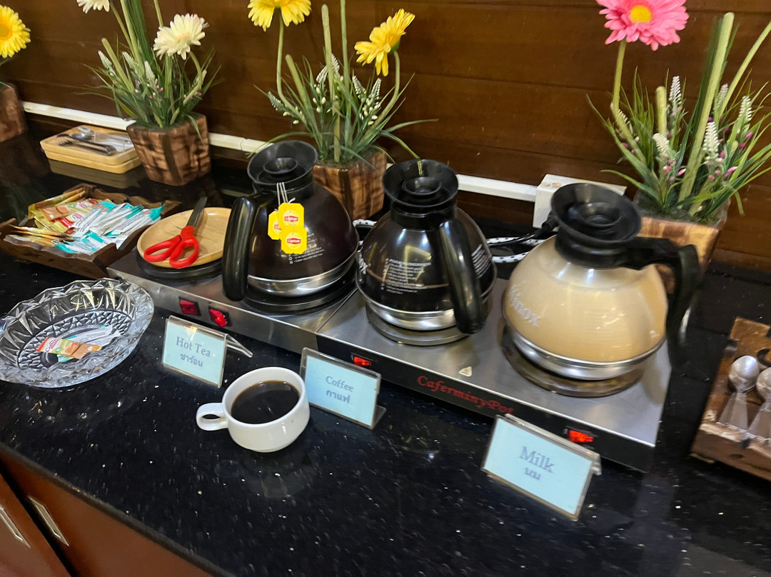 艾亚里广场酒店主图