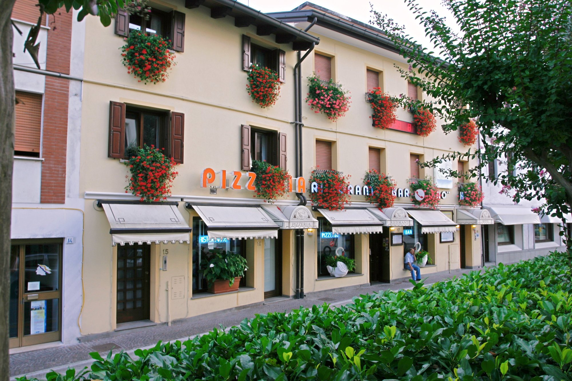 Hotel Ristorante Cigno - Suite and Aparthotel-官方