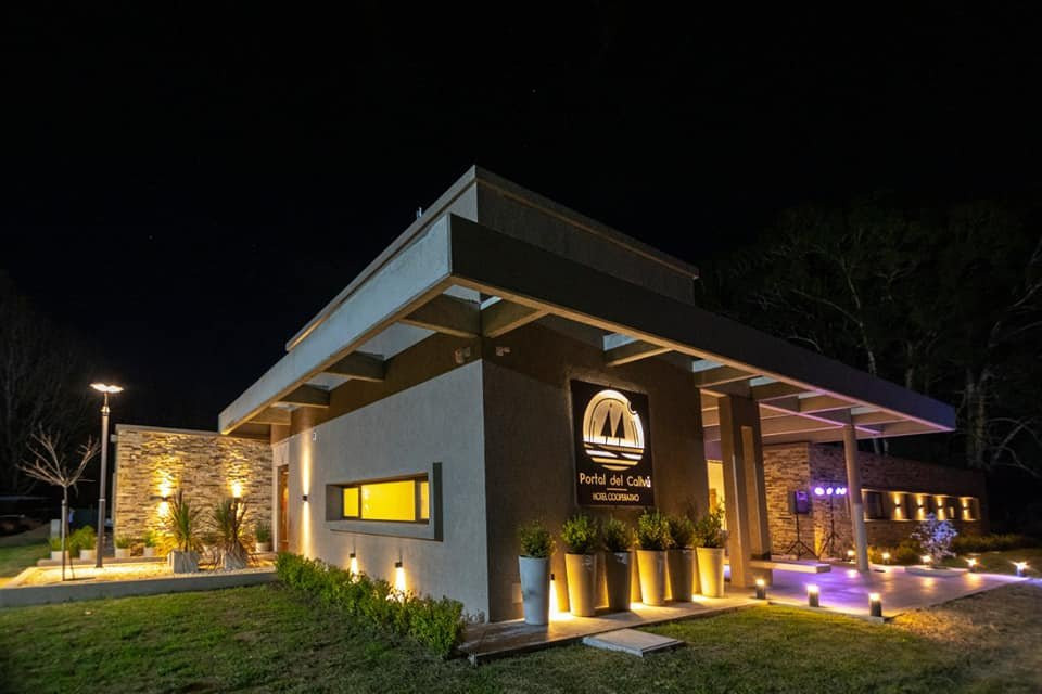 Sierras Bayas酒店住宿-Portal Del Callvu