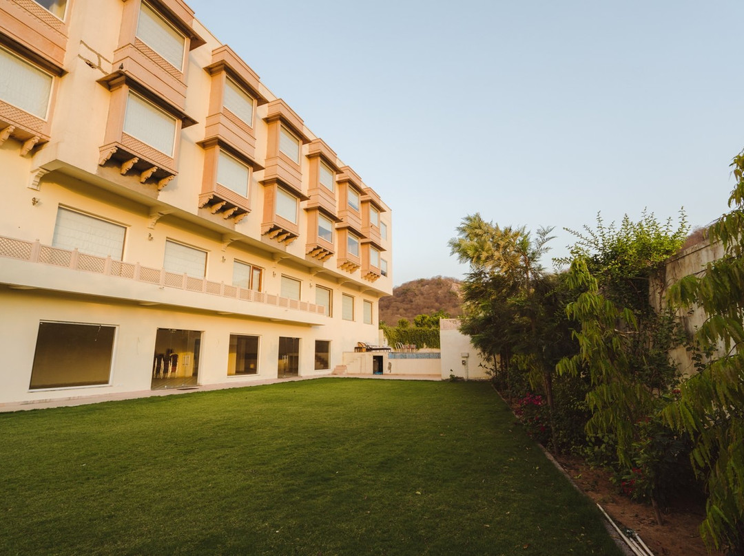 WelcomHeritage Mount Valley Resort Ranthambore