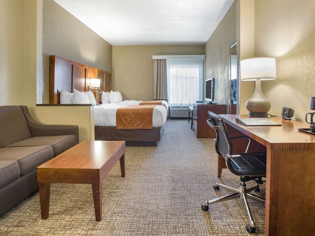 Comfort Suites Bethlehem Near Lehigh University and LVI Airport主图