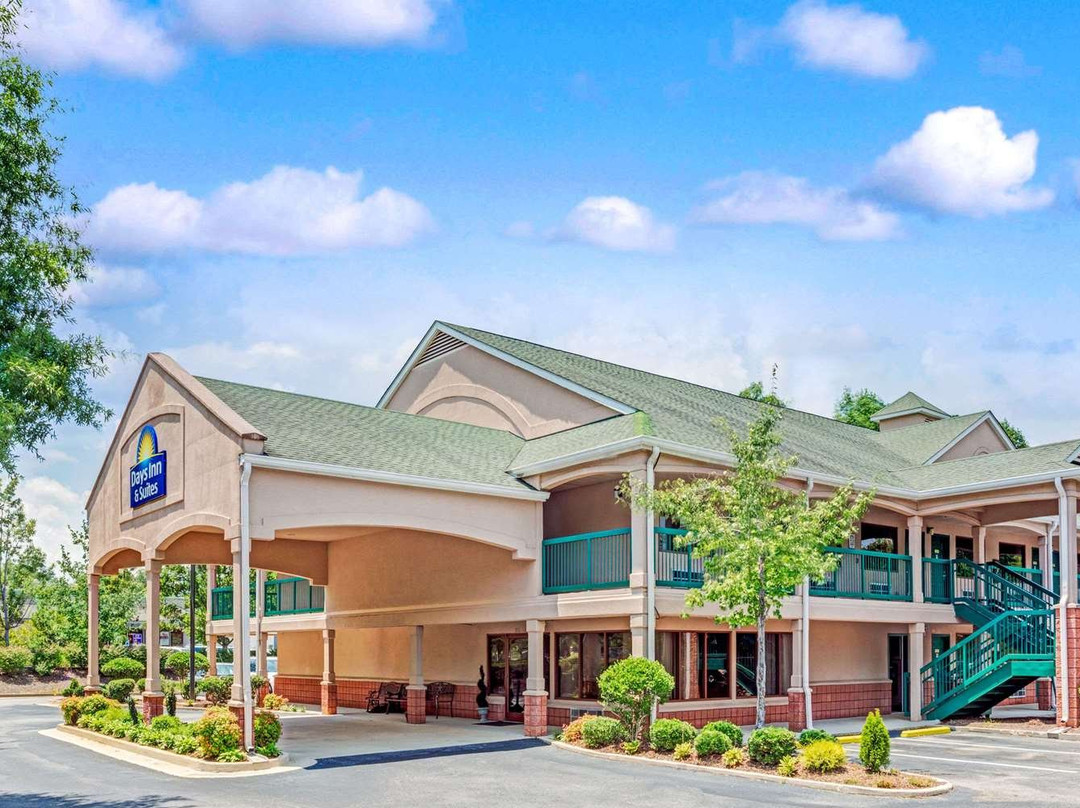 Senoia酒店住宿-Days Inn & Suites by Wyndham Peachtree City