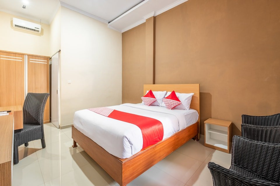 OYO 876 D' Exclusive