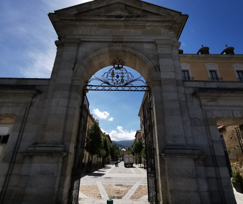 Puerta de Segovia景点图片