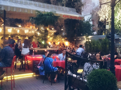 Izzy living Tirana-地拉那必去景点