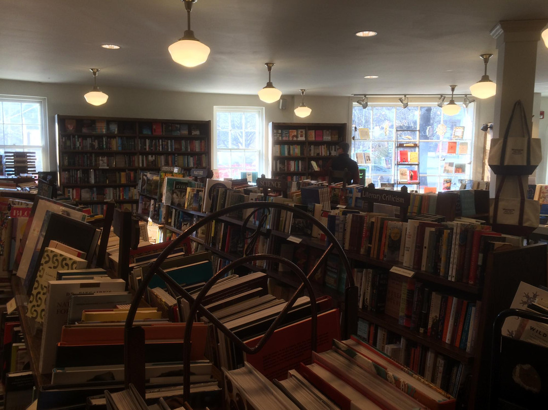 HIckory Stick Bookshop景点图片