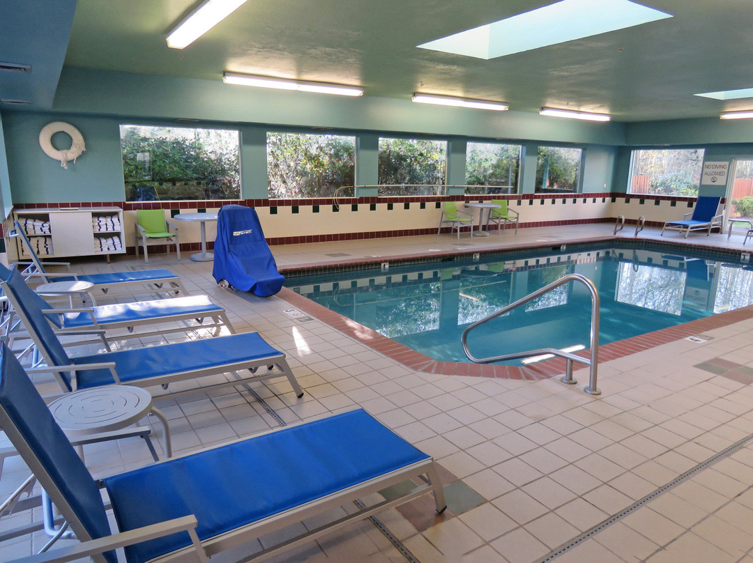 Holiday Inn Express & Suites Burlington by IHG主图