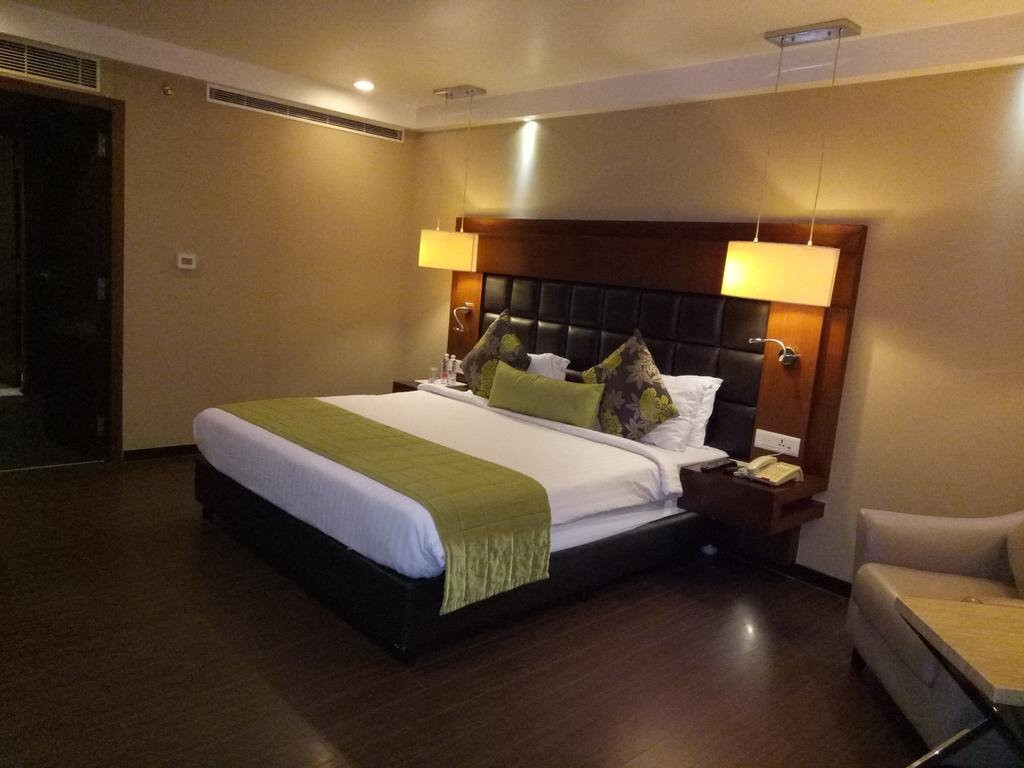 Paradigm Sarovar Portico主图