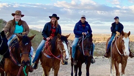 Corral West Horse Adventures-嘉年必去景点