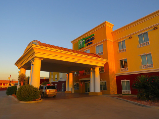 Holiday Inn Express & Suites Alpine Southeast By IHG主图