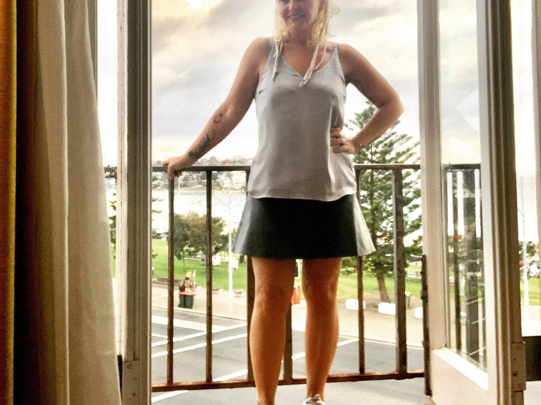 拉维斯饭店主图