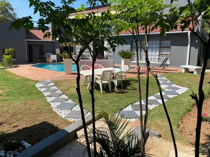 马里昂洛奇酒店主图