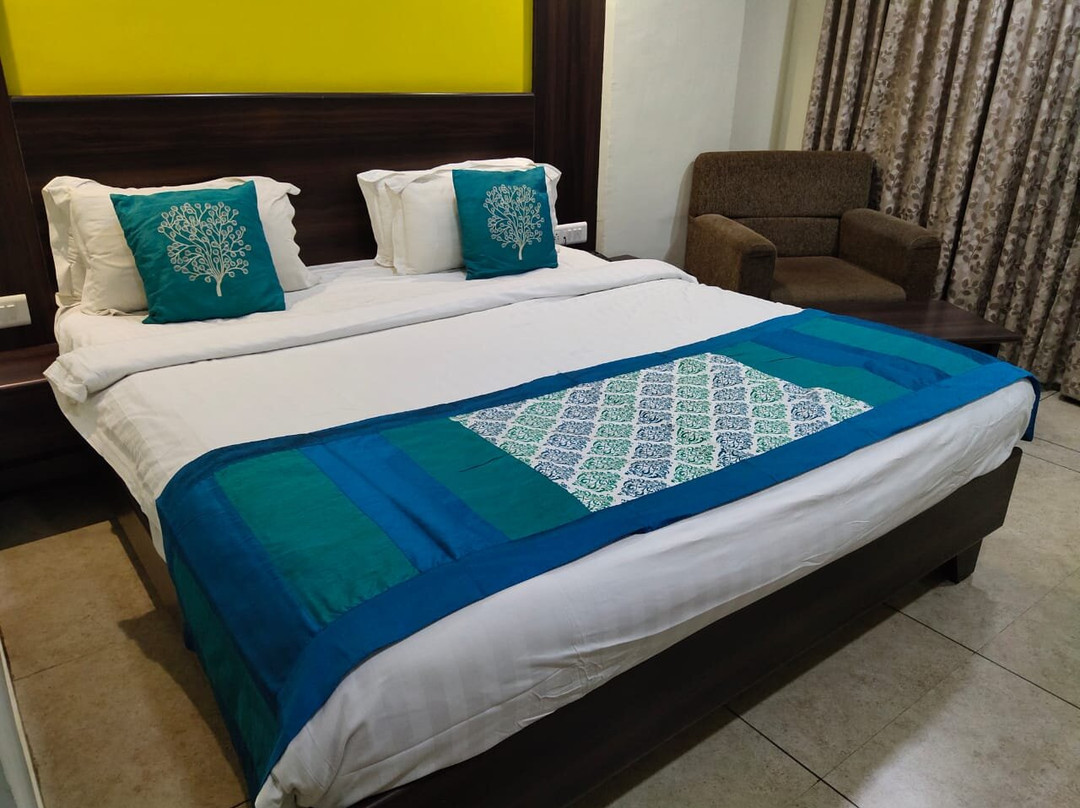 Pride Biznotel, Maison Anand主图