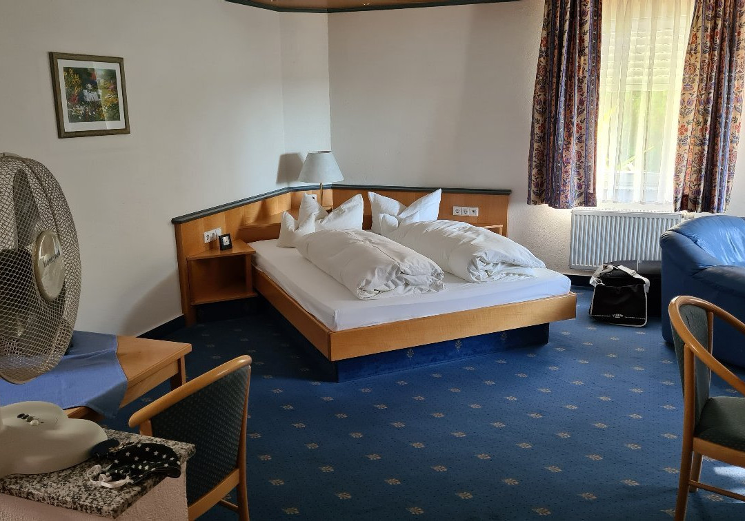 皇家宫廷酒店主图