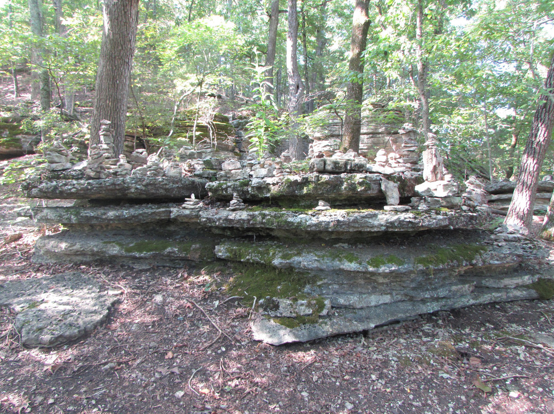 Pivot Rock and Natural Bridge-尤里卡斯普林斯必去景点