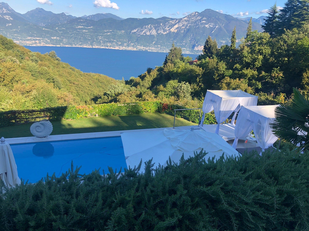 Zeno Suites