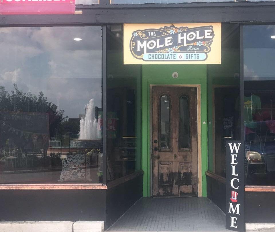 The Mole Hole Gourmet Chocolate, Gifts & Spirits景点图片