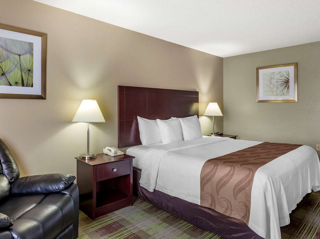 Quality Inn Saint Robert主图