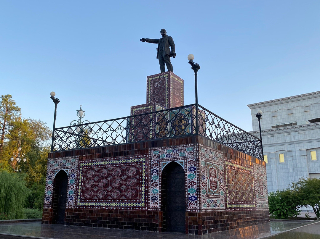 Statue of Lenin-阿什哈巴德必去景点