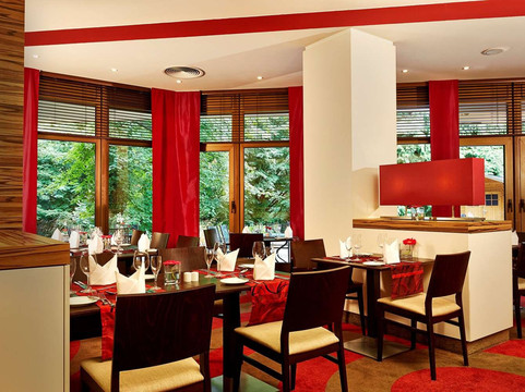 H+巴德索登酒店主图