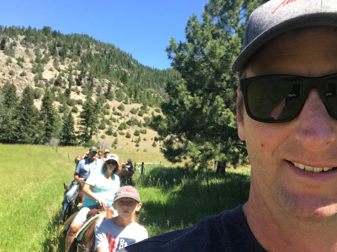 Bear Paw Outfitters-利文斯顿必去景点