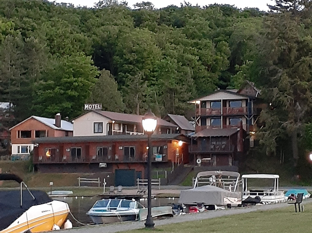 Pine Knoll Lodge and Cabins主图