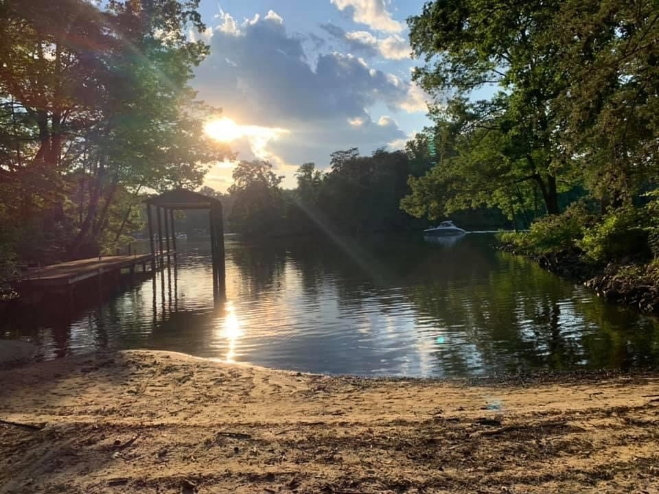 Halesford Harbour Resort主图