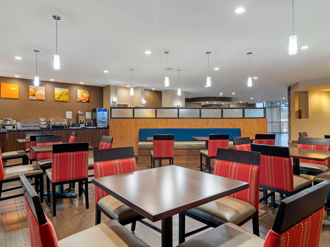 Comfort Suites Byron Warner Robins主图