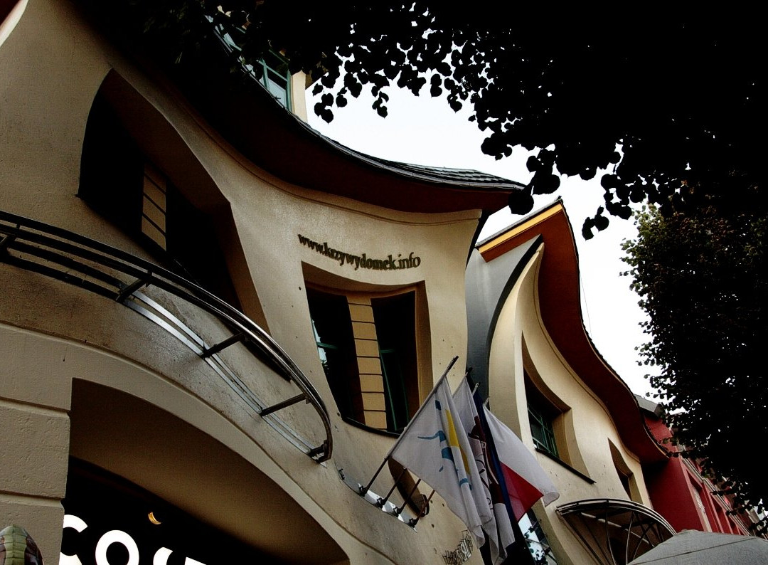 Crooked House景点图片