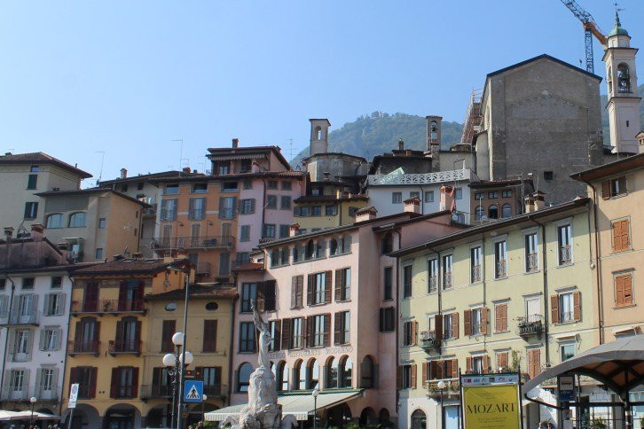Case Piazza XIII Martiri景点图片