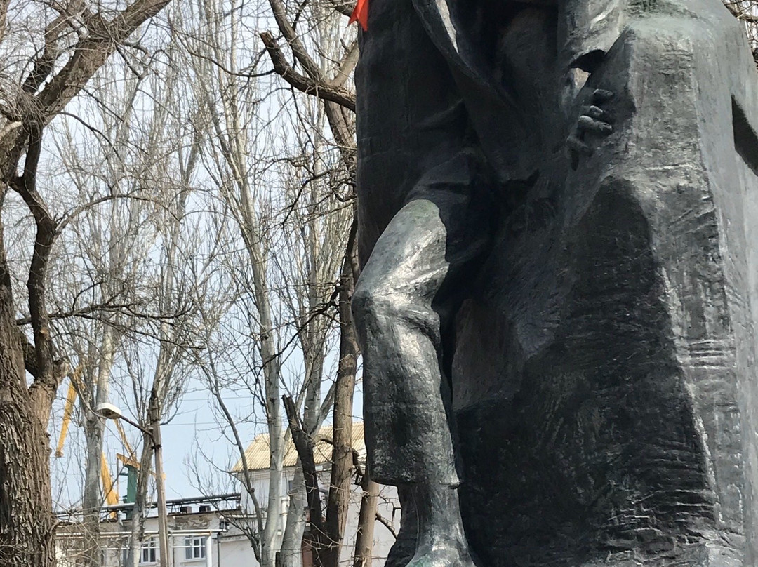 Monument to Vitya Korobkov-Feodosia必去景点