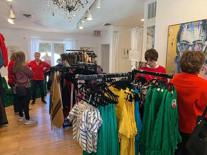 Luxe Boutique & Luxe Street Boutique Fashion Truck-布卢明顿必去景点