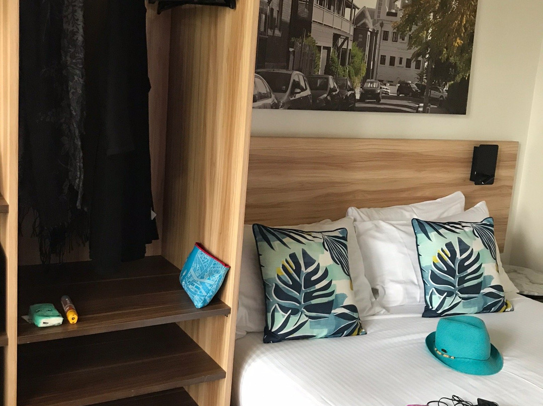 格兰费里旅社主图