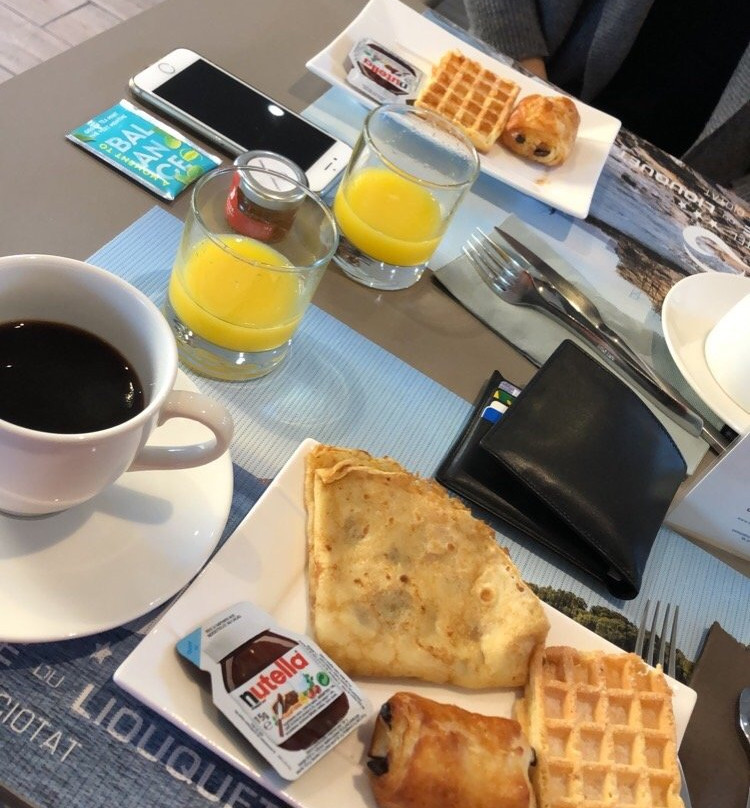 里克特海滨酒店主图